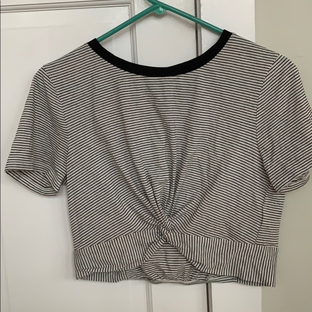 Forever 21 Cropped black and white tee shirt